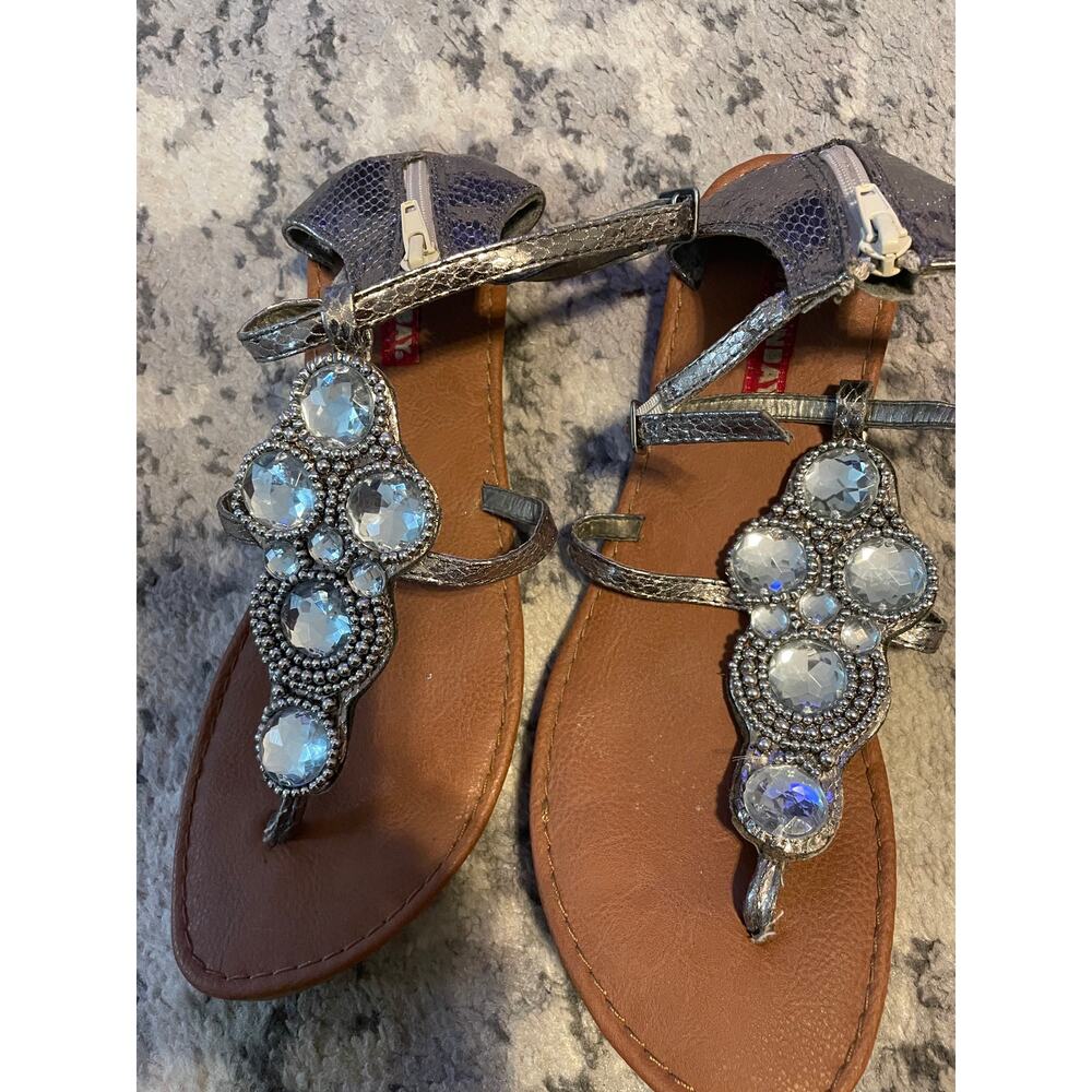 Unionbay Silver Embellished Gladiator Sandals Size 9 - Picture 4 of 4